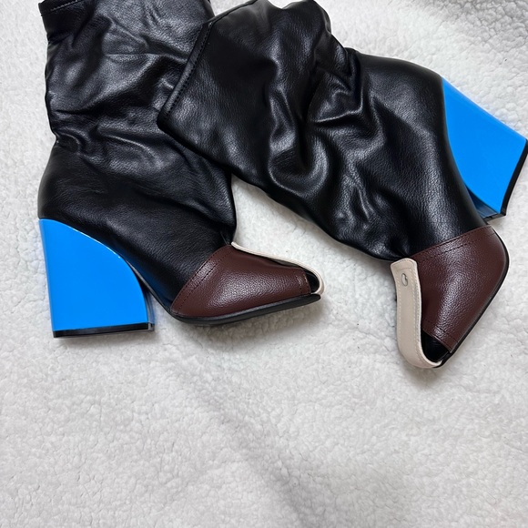 Multicolor. - Picture 2 of 3